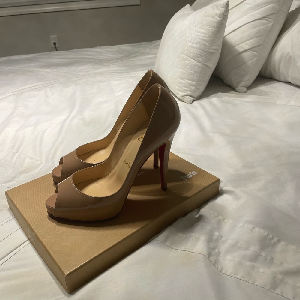 Christian louboutin very prive heel good condition. Bottom has some wear.